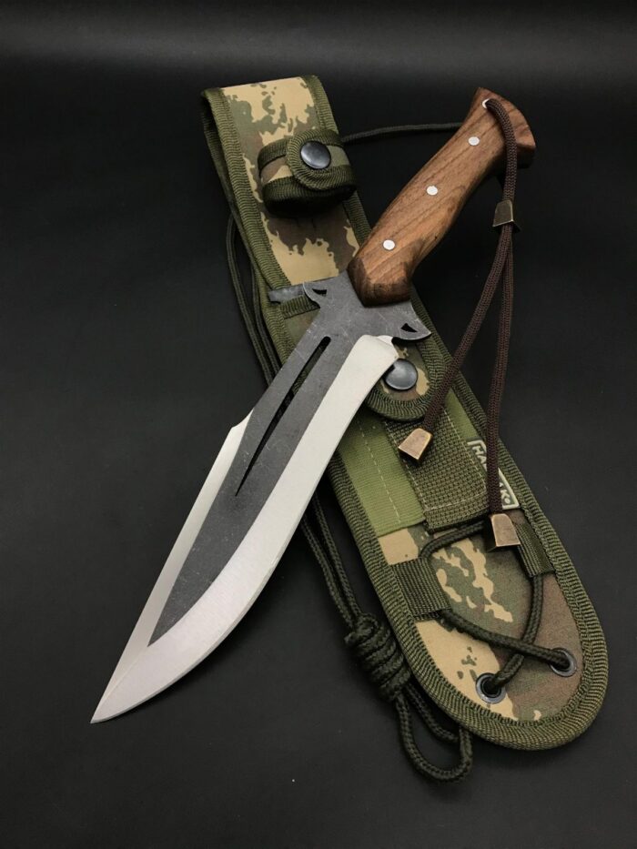 Handmade Camping Knife BB102 A rugged, versatile tool crafted for outdoor adventures, featuring a sturdy blade and ergonomic handle.